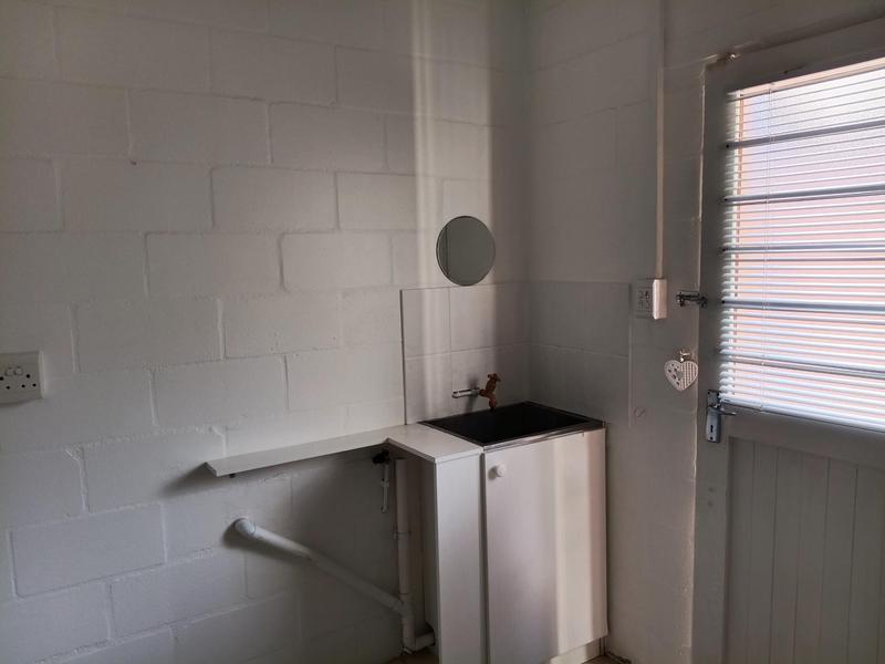 To Let 7 Bedroom Property for Rent in Bonnie Brae Western Cape